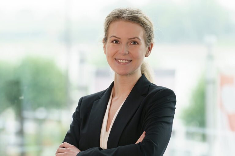 Nicole Holzmann-Anwalt-Rechtsanwalt-Kanzlei-MTR Legal Rechtsanwälte